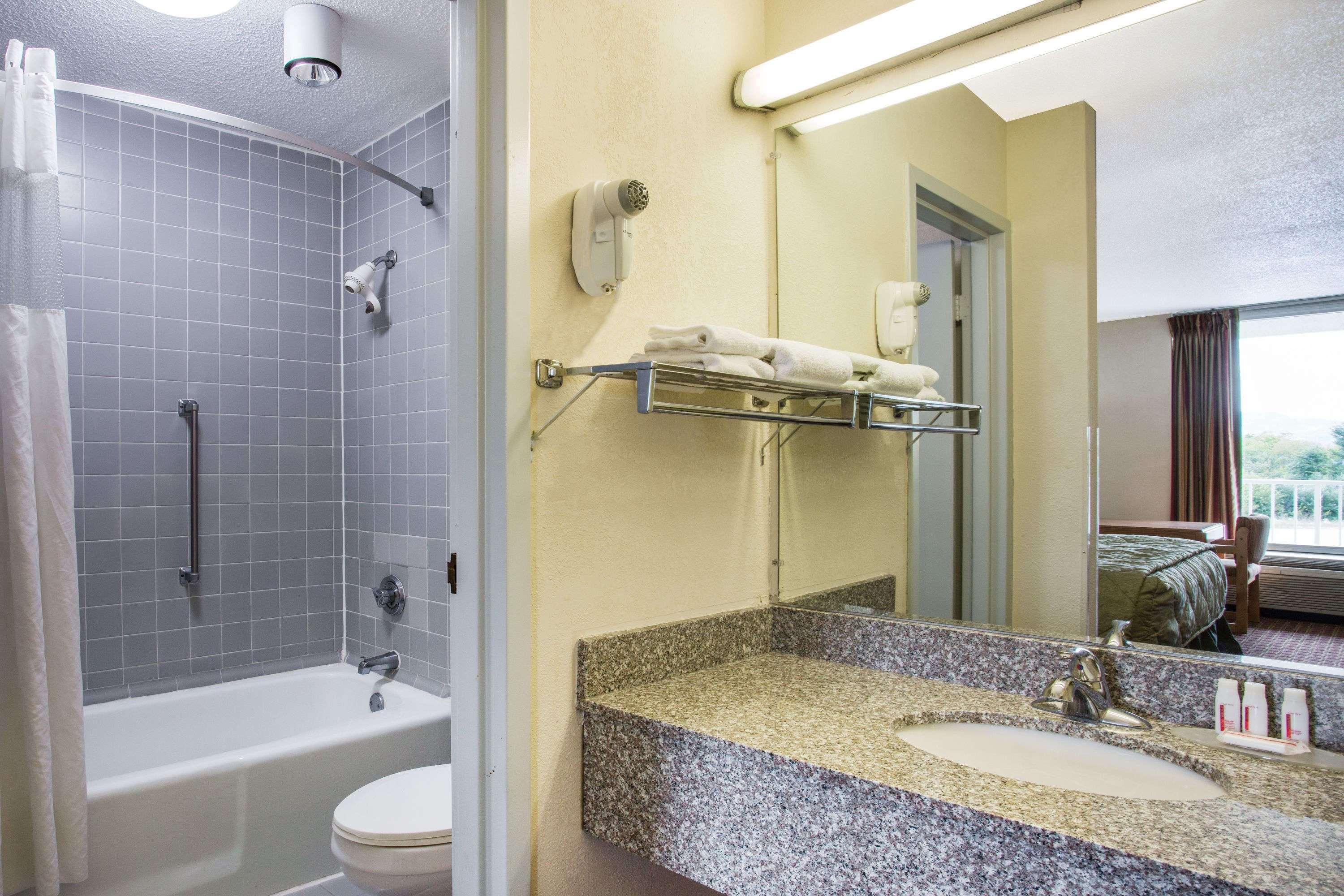 Ramada By Wyndham Wytheville Dış mekan fotoğraf